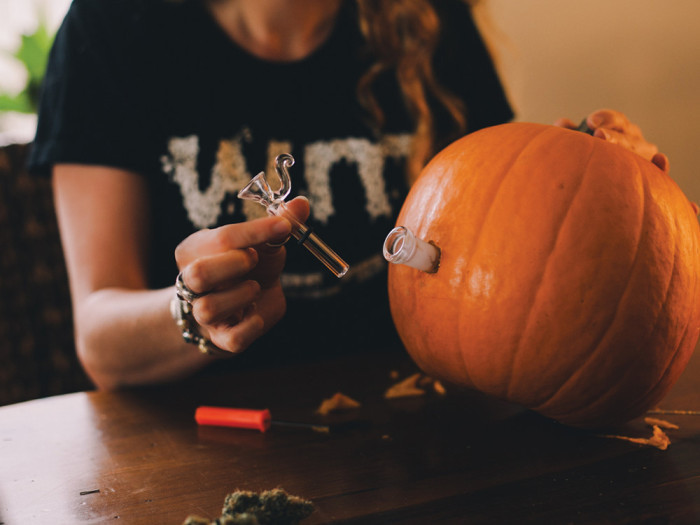 Insert your downstem and bowl right with these easy pumpkin bong steps 
