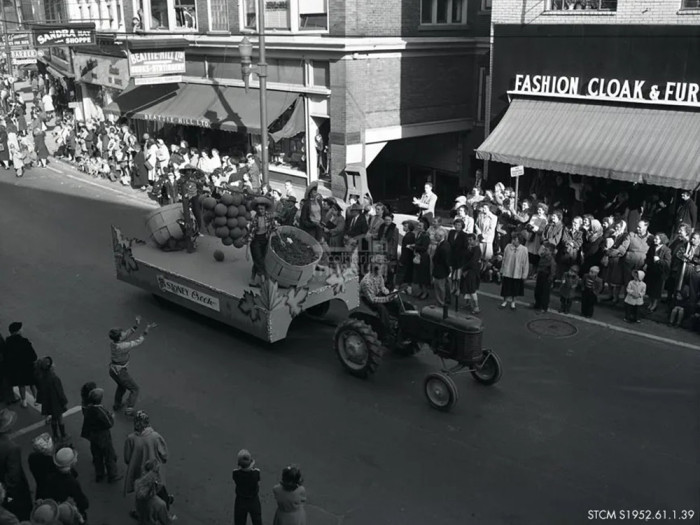 History of Niagara Wine Festival - Grande Parade