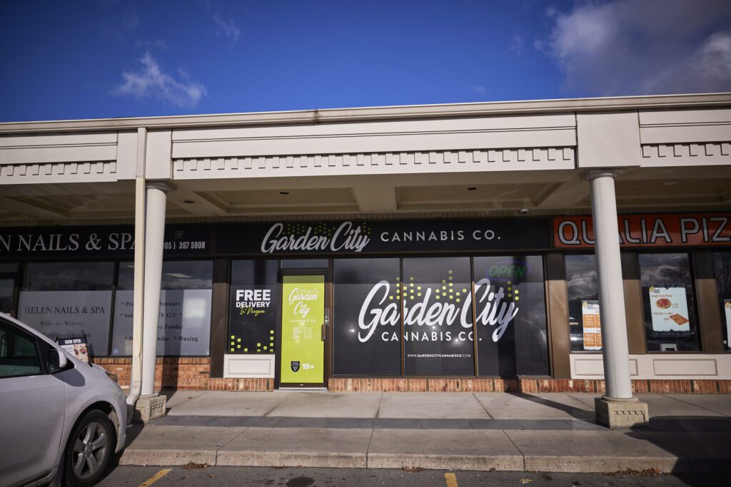 City, GTA, Toronto, Amenity, Fall, Afternoon, Evening,Yorkville, 83Bloor, 2023